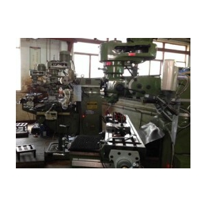 銑床 EDM and milling machines